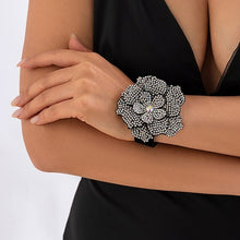 Load image into Gallery viewer, Big Rhinestone Flower Short Choker