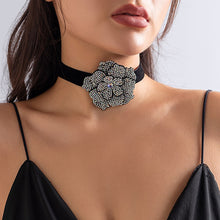 Load image into Gallery viewer, Big Rhinestone Flower Short Choker