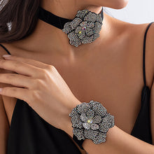 Load image into Gallery viewer, Big Rhinestone Flower Short Choker
