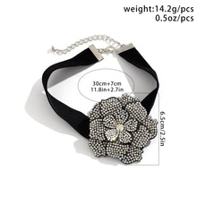 Load image into Gallery viewer, Big Rhinestone Flower Short Choker