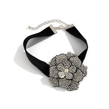Load image into Gallery viewer, Big Rhinestone Flower Short Choker