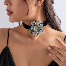 Load image into Gallery viewer, Big Rhinestone Flower Short Choker