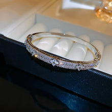 Load image into Gallery viewer, New Exquisite Simple Flower Bracelet