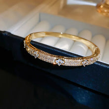Load image into Gallery viewer, New Exquisite Simple Flower Bracelet