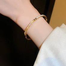 Load image into Gallery viewer, Exquisite Geometric Buckle Bracelet Fashion