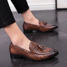 Load image into Gallery viewer, Crocodile Pattern Loafers Tassel Thick Sole Pointed Toes