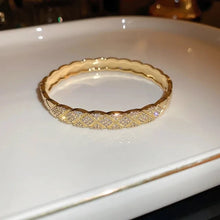 Load image into Gallery viewer, New Exquisite Simple Flower Bracelet