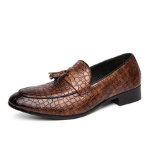 Load image into Gallery viewer, Crocodile Pattern Loafers Tassel Thick Sole Pointed Toes