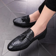 Load image into Gallery viewer, Crocodile Pattern Loafers Tassel Thick Sole Pointed Toes
