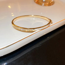 Load image into Gallery viewer, Exquisite Geometric Buckle Bracelet Fashion