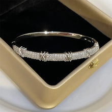 Load image into Gallery viewer, New Exquisite Simple Flower Bracelet