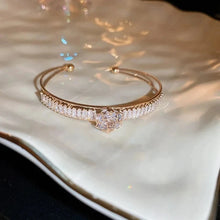 Load image into Gallery viewer, New Exquisite Simple Flower Bracelet