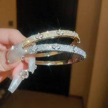 Load image into Gallery viewer, New Exquisite Simple Flower Bracelet