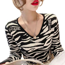 Load image into Gallery viewer, Knitted Round Neck Leopard