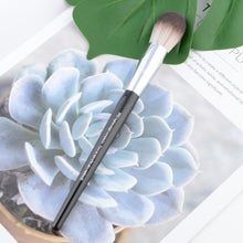 Load image into Gallery viewer, 1 Piece Pro Featherweight Complexion #90 Highlight Makeup Brushes