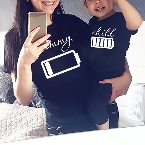 1pcs Funny Battery Family T Shirt Matching Mom Son Daughter Short