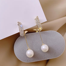 Load image into Gallery viewer, Classic Elegant Simulated pearl Tassel Long Crystal