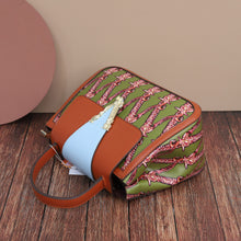 Load image into Gallery viewer, New Women Portable Messenger Bag European and American Printing