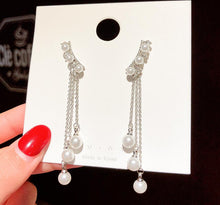 Load image into Gallery viewer, Sterling Silver Tassel Round Pearl Bead Drop Earring