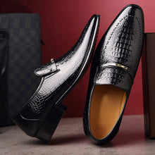 Load image into Gallery viewer, Crocodile Pattern Leather Men's Casual Shoes Classic Low-cut Embossed