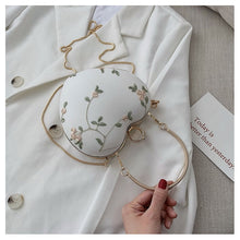 Load image into Gallery viewer, Embroidery Flowers Design Women Heart Clutch Evening Bags Gold Chain