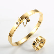 Load image into Gallery viewer, Fashion Lucky Flower Charm With Chain Ring Gold/Sliver Stainless Steel