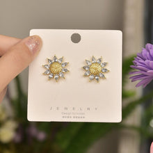 Load image into Gallery viewer, Fashion sunflower Earrings for women Versatile sunflower Zircon