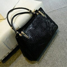 Load image into Gallery viewer, Crocodile Pu Leather Messenger Bags Large Capacity Women Bags