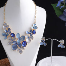 Load image into Gallery viewer, Fashion Crystal Flower Necklace