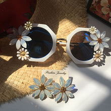 Load image into Gallery viewer, New Fashion Rhinestone Crystal Sunglasses Retro