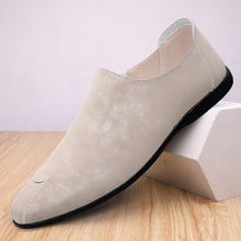 Load image into Gallery viewer, New Fashion Genuine Leather Casual Men Shoes Soft Comfy