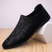 Load image into Gallery viewer, New Fashion Genuine Leather Casual Men Shoes Soft Comfy