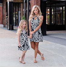 Load image into Gallery viewer, Print Girl Women Dress Summer Beach Mother Daughter Dresses