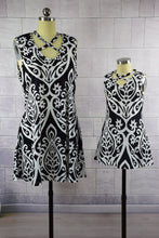 Load image into Gallery viewer, Print Girl Women Dress Summer Beach Mother Daughter Dresses