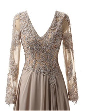 Load image into Gallery viewer, Plus Size Mother Of The Bride Dresses A line V neck Chiffon Lace