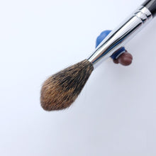 Load image into Gallery viewer, Professional Handmade Makeup Brushes Soft Squirre Hair Highlighter