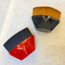 Load image into Gallery viewer, Shu Uemura Petal 55° Foundation Makeup Brush