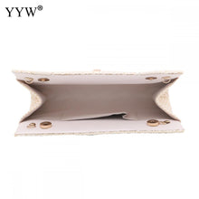 Load image into Gallery viewer, Straw Zinc Alloy Tassels Handbag For Women Wedding Party Clutch
