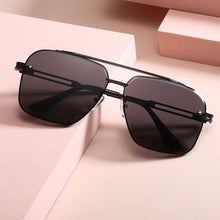 Load image into Gallery viewer, Vintage Pilot Sunglasses