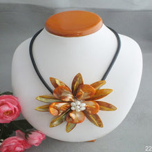 Load image into Gallery viewer, Wholesale Fashion Flower Shell Jewelry Necklace19"|Pendant Necklaces|