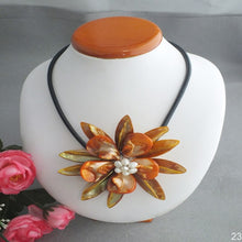 Load image into Gallery viewer, Wholesale Fashion Flower Shell Jewelry Necklace19"|Pendant Necklaces|