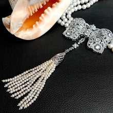 Load image into Gallery viewer, 3 Strands Freshwater Cultured White Pearl Necklace Bowknot