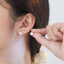 Load image into Gallery viewer, Sterling Silver Minimalist Flower Earrings For Women Shiny - Sophornlilly