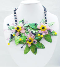Load image into Gallery viewer, classic!!!  Shell /crystal   Bride Wedding. Flower necklace 20"|Choker - Sophornlilly