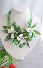 Load image into Gallery viewer, new !!  Latest Design Shell Flowers Wedding Crystal Necklace Women