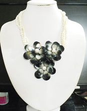 Load image into Gallery viewer, pearl  shell flowers necklace 20“|Choker Necklaces| - Sophornlilly